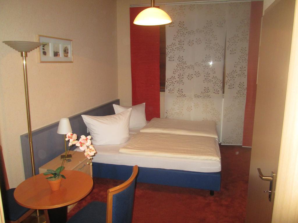 Gruener Baum Nuernberg Brunn Hotel Room photo